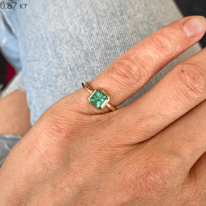 Stylish Square Emerald Ring in 18K Rose Gold - Photo 4